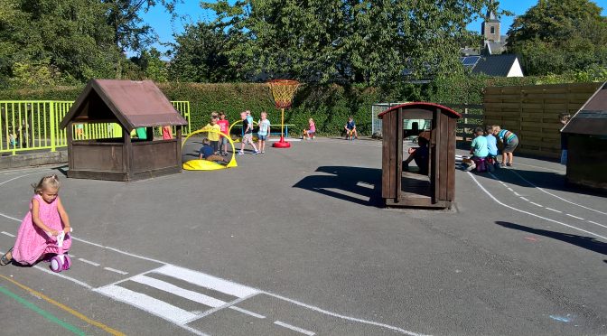 La cour de récré en maternelle